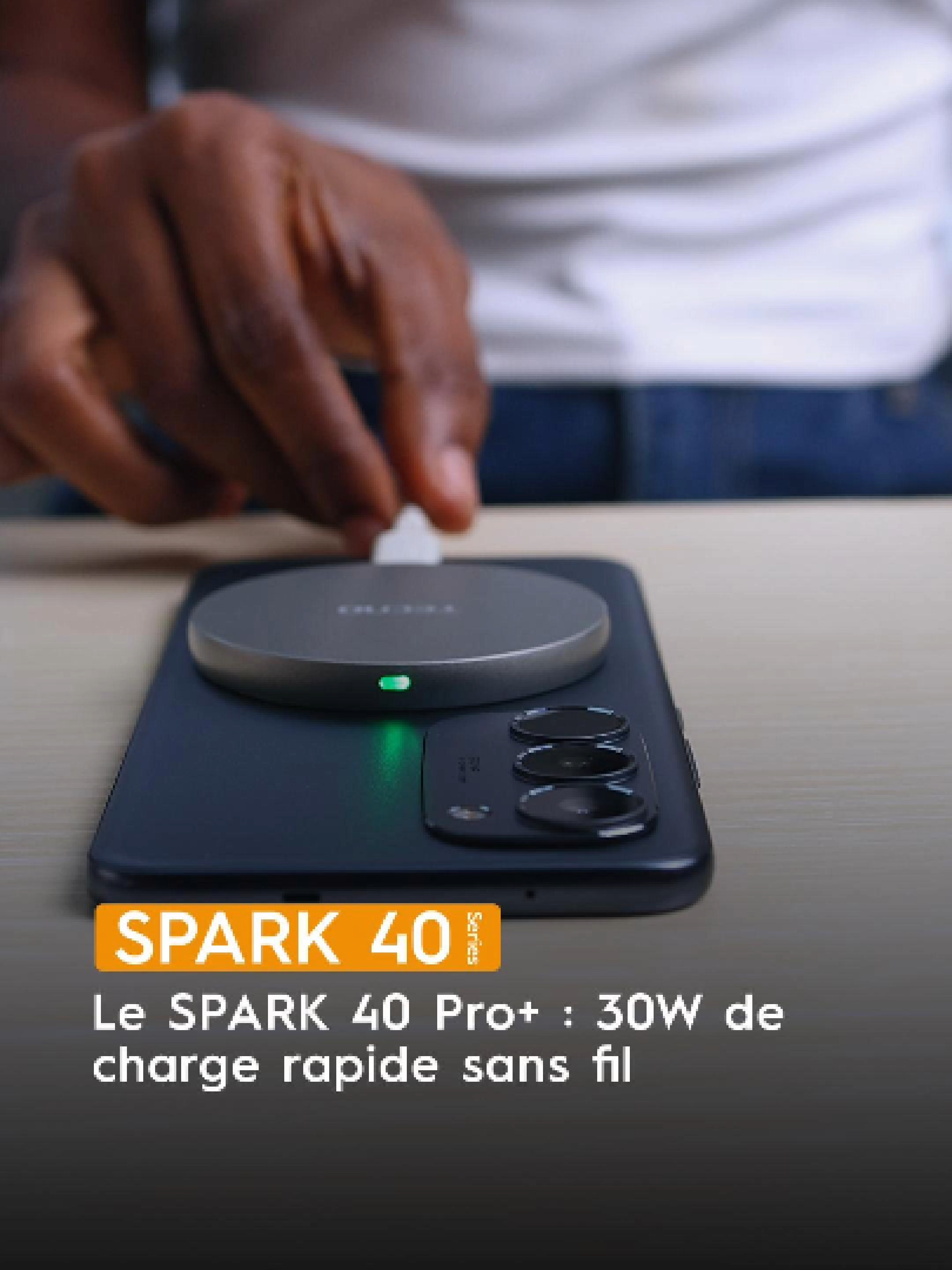 Magnétique. Rapide. Sans effort. Le SPARK 40 Pro+ se recharge avec style grâce à son chargeur magnétique 30W. Tu poses, ça clique, et la batterie remonte en flèche. Plus besoin de chercher ton câble dans le noir ! #SPARK40ProPlus #Chargesansfil #TECNOmobileci #FastCharge