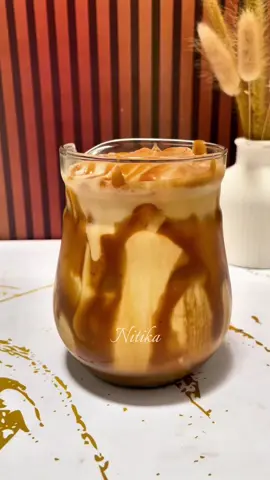 Daripada beli mahal mending bikin sendiri bisa sepuasnya 😚 Salted caramel latte: Karamel 1 sc kopi instan tanpa ampas 2 sdm susu kental manis 1/4 sdt garam 30 ml air 300 ml susu uht Es batu Beneran enak, cobain juga yuk 🥰 #saltedcaramellatte #coffeeaddict #coffeecaramel #caramellatte 