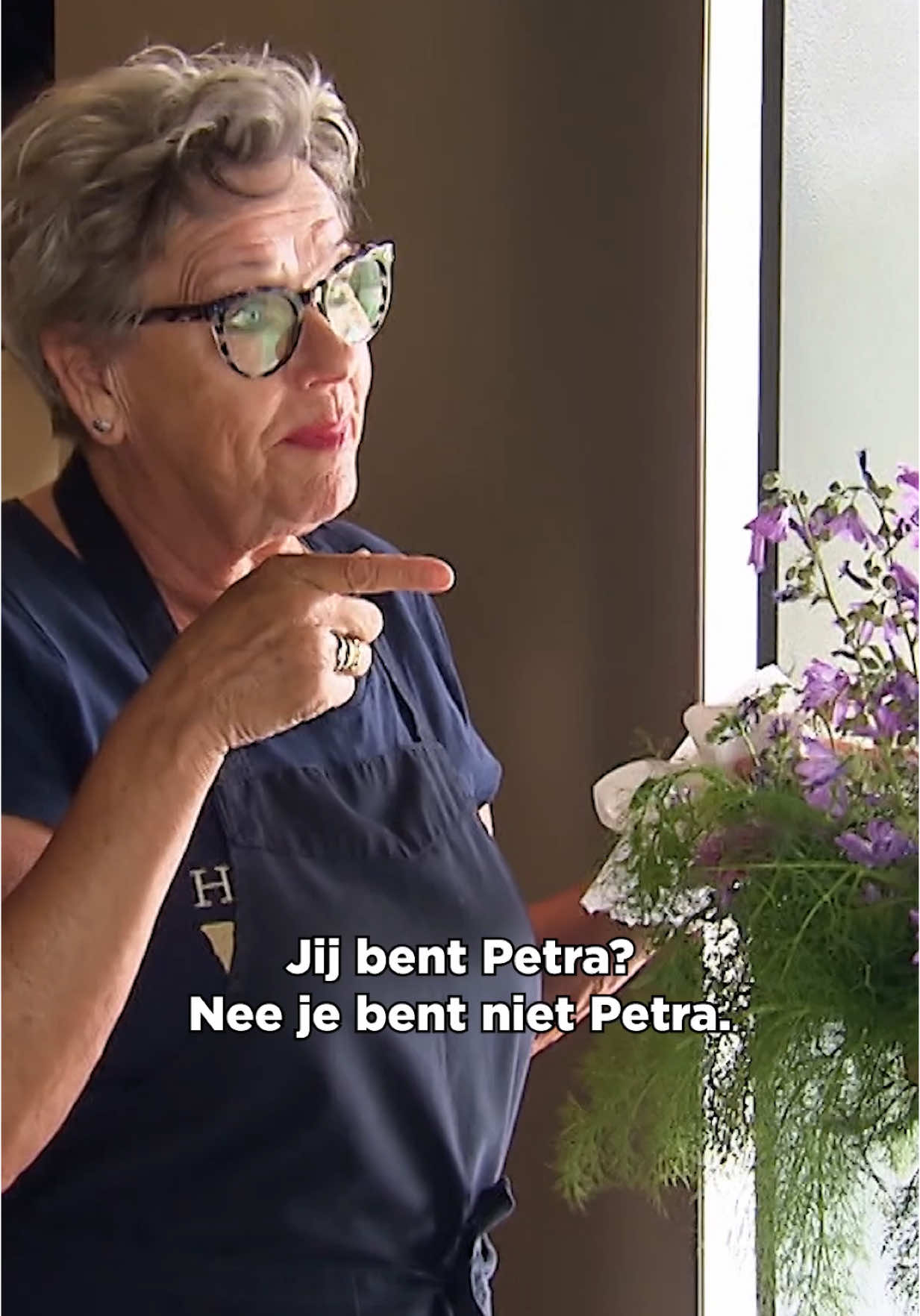 Als Petra ook Petra heet en Petra denkt dat Lieske Petra is, waar is Petra dan? 🤯 #BenBVolLiefde #BBVL #petra #lieske #lovereality In B&B Vol Liefde gaan B&B-eigenaren op zoek naar de liefde van hun leven. Welke Nederlandse partner durft over de grens te kijken en maakt het avontuur van deze eigenaren compleet? Geniet van een zomer vol ongemakkelijke, grappige maar vooral romantische momenten in B&B Vol Liefde seizoen 5 met eigenaren Illya, Eveline, Rob, Dick, Petra, Jean-Paul, Ingrid, Daniël en Magda.