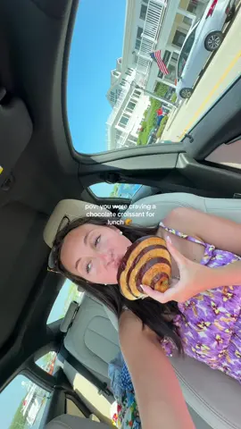 Luckily I work next to the most delish bakery 🥐👩🏻‍🍳😋 #chocolatecroissant #siftbakeshop #westerly #westerlyri #lifestyleaesthetic 