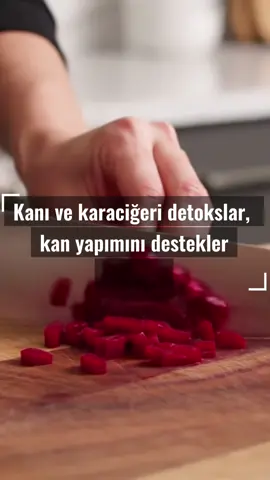 🩸PANCAR KVASS PROBİYOTİK Kaynağıdır, müthiş bağışıklık güçlendiricidir Mükemmel Karaciğer temizleyicidir ✅Bir çok insan,alkolün karaciğer sorunlarının tek sebebi olduğunu düşünür, fakat kötü yeme alışkanlıkları da hastalık oluşturan iltihaplara sebep olur. ✅Pancar kvass, bardak başına 1300 miligram potasyum içerir antioksidan bakımından zengindir, serbest radikal hasarına karşı savaşmaya ve hücresel düzeyde vücudunuzun sağlığını iyileştirmeye yardımcı olurlar ✅Safra kesesini doğal olarak temizlemeye, safra akışını geliştirmeye,yardımcı olur.  ✅Cildi pürüzsüzleştirir, toksinlerin uzaklaşmasına yardımcı olur ve bedeni temizler. ✅içerdiği betalain pigmenti tüm vücutta serbest oksijen radikallerini (toksi-zehirli atık) temizler. 🍷Mükemmel Kan Toniğidir ✅pigmentlerinde bulunan betalains denilen bitkisel besinler içerir. Betalains kanı alkalize eder, pancar kvass kırmızı kan hücrelerinin oluşmasına yardımcı olur.🔴 ✅Değerli Besin Öğelerine Sahiptir kvassda C vitamini yüksektir ✅pancar kvass bağışıklık sisteminizi güçlendirmeye yardımcı olur ve gribal virüsleri engeller, kemikleriniz,karaciğeriniz, böbrekleriniz ve pankreasınızın sağlığı için gerekli mineral olan manganez oldukça yüksektir.