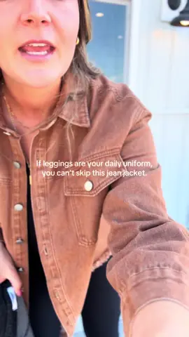 This jean jacket is perfect for fall and a perfect addition to your leggings 🍃 #jeanjacket #jeanjacket #leggingsoutfit #falllayering #falloutfits 