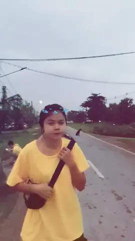 #ကားမလာသေးလို့ယွ😁😁😁 #မင်းတို့idolဖစ်ချင်လို့🤭💖 #ရမ်းသူလေးပါရှင့်💜💜 