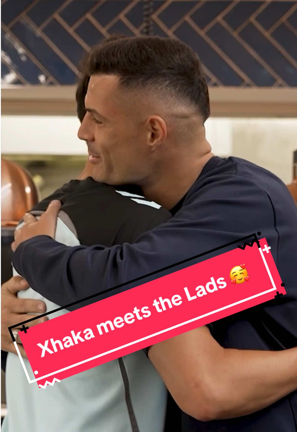 Granit Xhaka meets the Lads 🤝🥰 #safc #sunderland #granitxhaka #PremierLeague #football #footballtiktok #footballontiktok 