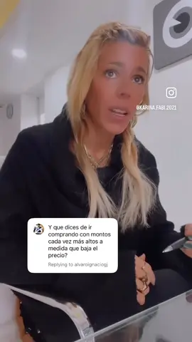 🎯 Teoría de la Martingala La martingala es una estrategia de trading que consiste en duplicar la inversión después de cada pérdida, buscando que una sola operación ganadora recupere todas las pérdidas anteriores y genere una pequeña ganancia. ⚠️ Punto clave: aunque suena atractivo, esta técnica implica altísimo riesgo, ya que una racha de pérdidas puede agotar rápidamente el capital del trader. Por eso, en trading profesional se considera peligrosa sin un control estricto del riesgo.