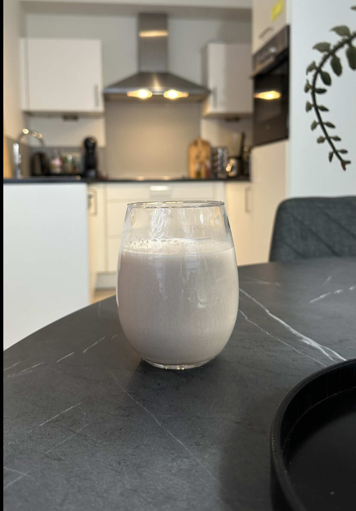 Une journée à 2000 kcal pour perdre du poids. J’utilise @Cal AI pour calculer mes calories. Code promo: RITAPRO. Depuis que je suis en reverse diet , j’ai augmenté mes calories et j’ai senti une amélioration, je suis moins fatiguée et je performe plus. Et en plus, je n’ai pas d’effet yoyo . #pertedepoids #perdredupoids #perdredugras #perdredeskilos #cequejemangeenunejournee #avantapres 