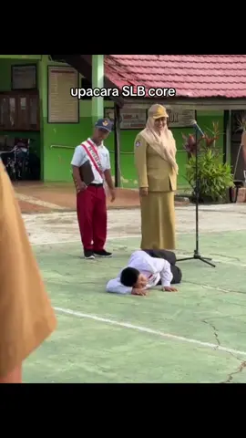 Pasti guru-guru SLB penyabar banget ya, seru juga suasana di sekolahnya #slbcore #sekolahluarbiasa #anakslb #sekolahberkebutuhankhusus #anakberkebutuhankhusus 