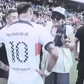 #neymar x #gdragon — when two legends meet. (i dont watch football and i hate football) BUT HEY NEYMAR IS FINE AS HELL. and yeah im bringing my old coloring back    #neymaredit #neymarjr10 #gdragonedit #kwonjiyong #kwonjiyongedit #pieceminusone #moots #foryou #fyp 