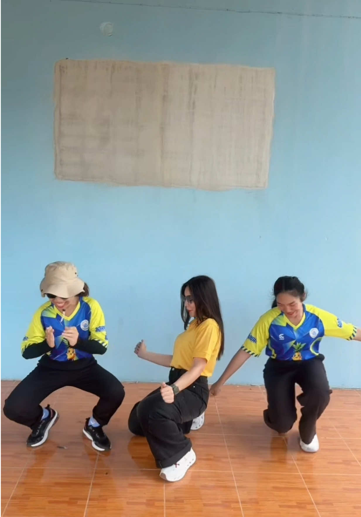 กร๊อบมาก ตอนลงนี่กระดูกดังกร๊อบ🤭 ##เรือกล้วย#เรือกล้วยสายโยก##เรือกล้วยก็มีให้ขี่##ครูภาษาไทย##ครูสุพรรณบุรี@@สกาวใจ💖@@View thitima