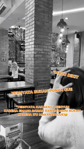 Ternyata kakaknya senyum ke aku karena pelayanan di Bebek Kaleyo emang ramah-ramah, bukan karena itu makanan aku😊✋🏼 #bebekkaleyo #fyp #foryou #foryoupage 