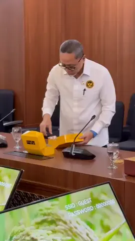 Pak Zulhas, Menko Pangan, memberi contoh bahwa pengurangan food waste bisa dimulai dari langkah kecil. Beliau adalah bukti seorang perintis, bukan pewaris! #menkopangan #bantupanganbanturakyat  #KopdesMerahPutih #KopdesIndonesia #ZulkifliHasan #Foodwaste #PartaiAmanatNasional