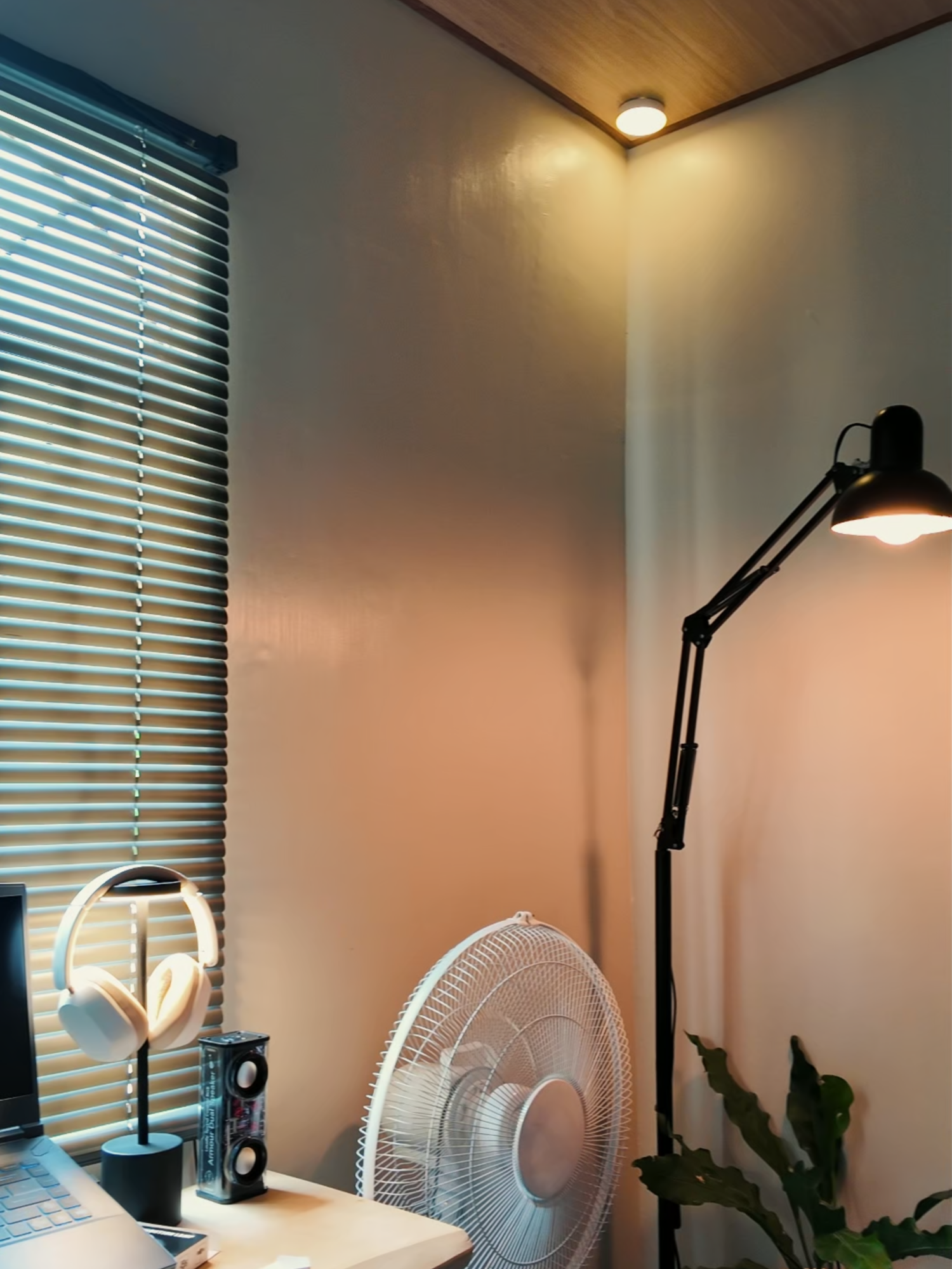 Upgrade your lighting, no wires needed! ✨ This magnetic LED light is the perfect alternative to traditional pin lights. Rechargeable, easy to install anywhere, and features 3 color modes to set the perfect mood. #ceilinglight #pinlight #lamp #rechargeablelight #homelighting