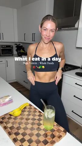 Comment PROTEIN for my coffee recipe or let me know which of my meal prep recipes you want dropped to your inbox! 💕 #WhatIEatInADay #HighProteinMeals #HealthyWholeFoods #CleanEatingLifestyle #WellnessFromWithin 