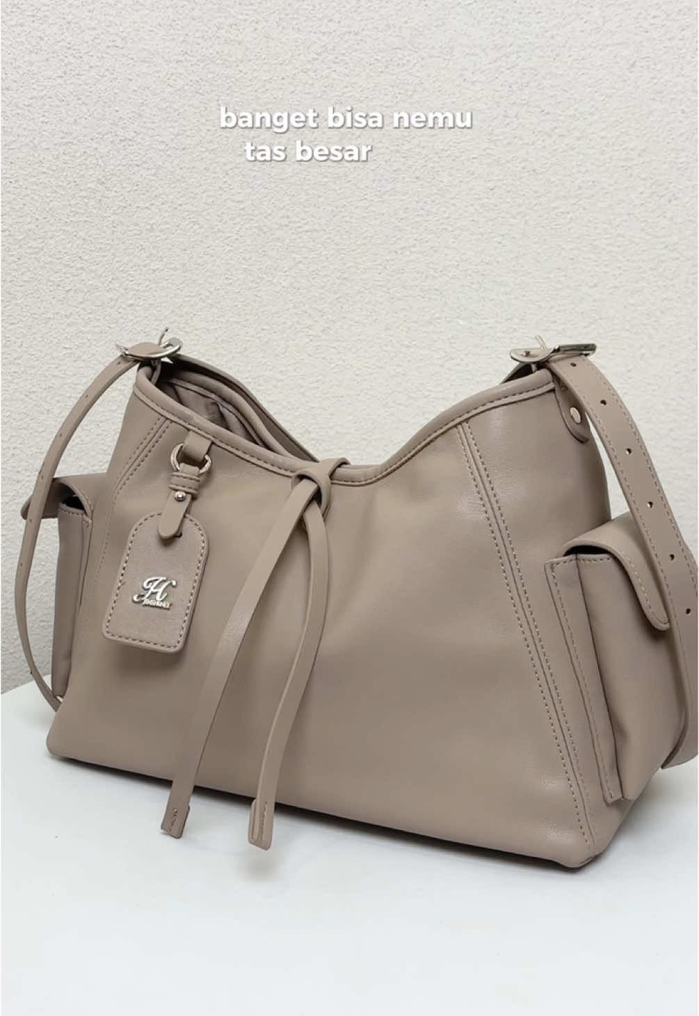 Akhirnya nemu tas besar yang fungsional! Kenalin Lalyta bag, baru restock dan bisa kamu checkout di keranjang🥳 #GajianSale #PromoGuncang88 #JimsHoney #taswanita #tasjimshoney #tasselempang #lalytabag 