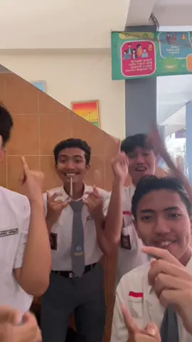kelas 12.anomali #utas 
