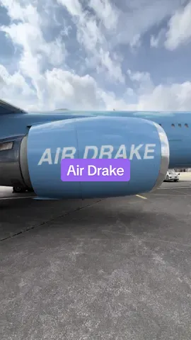 Hotline Bling? More like runway king. Air Drake landed at Schiphol ✈️👑 #schiphol #amsterdam #airport #drake 