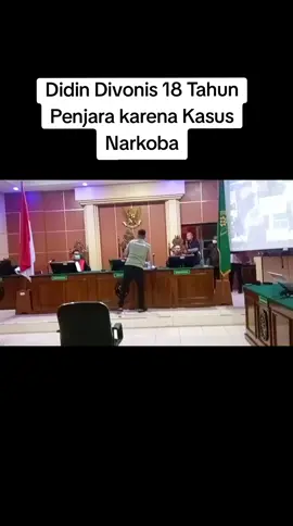 Didin alias Diding divonis 18 tahun penjara dan denda Rp 2 miliar subsider 1 tahun penjara oleh Majelis Hakim Pengadilan Negeri Jambi Kamis 31 Juli 2025 Vonis ini dijatuhkan atas keterlibatannya dalam kasus peredaran narkoba Hakim menyatakan Didin terbukti bersalah secara sah dan meyakinkan Kasus ini menjadi peringatan keras terhadap pelaku kejahatan narkotika di Jambi. . . . #narkoboy #jambi #didin #diding #poldajambi #fypシ゚viral #fyp #fypシ 