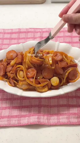추억의 나폴리탄 파스타🤤 어렸을적 나폴리탄이 생각나서 만들어봤어요! 마지막에 버터 한 조각이 킥입니다...🧈🥫❤️ #napolitan #pasta #asmrfood #fyp #foodreels 