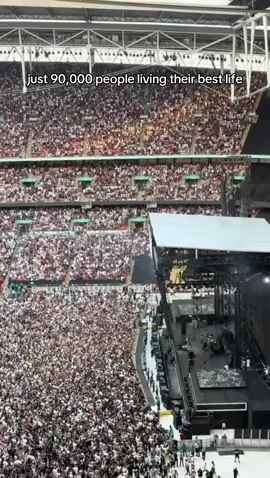 sorry, I’m living the summer of my life 🥹 #richardashcroft #oasisreunion #oasis #richardashcroftlive #wembley #bittersweetsymphony 