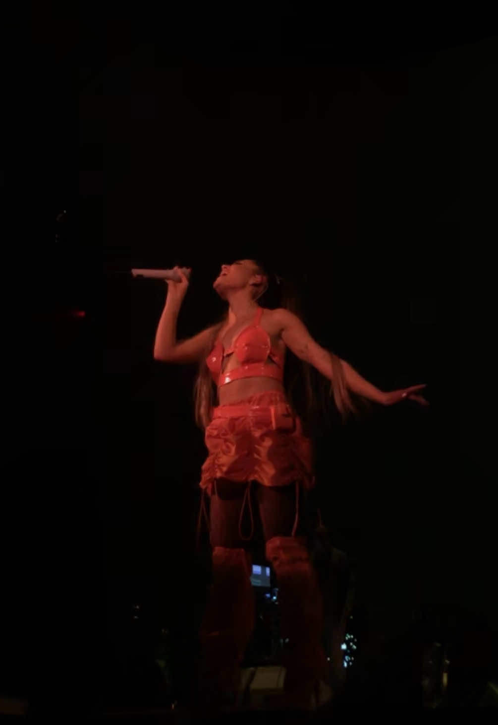 greatest pop song of all time imo @arianagrande #arianagrande #sweetenerworldtour #eternalsunshine #intoyou #popmusic law roach ate these stylings/outfits 🧡