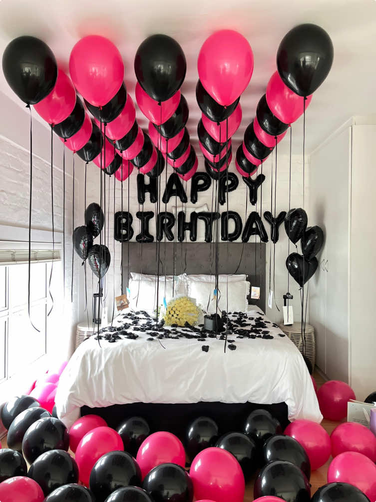 The “BIRTHDAY “ is dusting me 😭😂😂😂😂. #fyp#birthday#celebrations#ceilingballoons#hotelroomdecor#capetowneventplanner#luxuryeventplannercapetown#birthdaysurprise#foryoupage#thingstodoincapetown