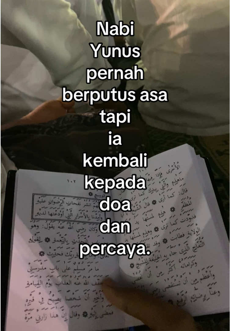 jangan lelah untuk memperbaiki diri dan selalu libatkan Allah dalam setiap hal…