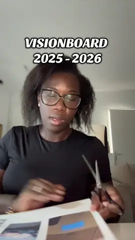 Oui je suis le genre à faire son visionboard en plein milieu de l’année 😅 #creationdecontenu #creatricedecontenu #projettiktok #pourtoiii #selancersurtiktok #entraidepetitcompte #visionboard2025 #visionboard2026 