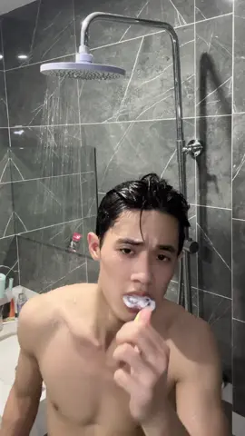Đừng tắm khuya quá