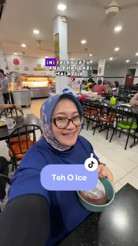 Salah satu yang bikin kangen dari Malaysia, minum teh o ice di dalam pot plastik 🤣 . #tehomalaysia #tehmalaysia #kedaimamak #malaysia #visitmalaysia 