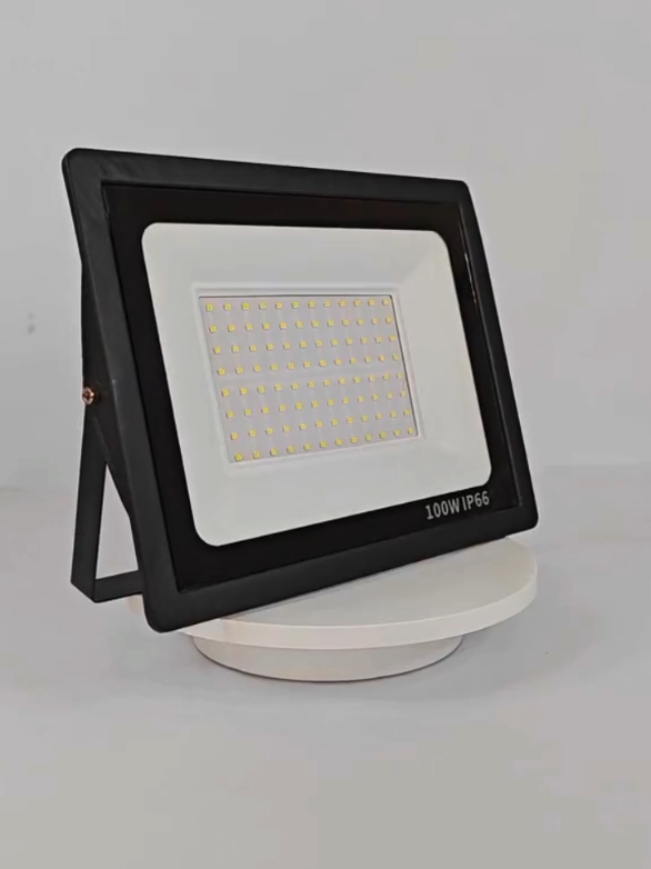 Iluminação forte, resistente e durável por um preço que cabe no bolso — ideal para quem busca segurança, visibilidade e economia. “Ilumine com segurança e economia!” “100W de potência à prova d’água!” “Alta durabilidade, baixo consumo” “Seu espaço externo merece esse brilho” “Chega de escuridão: acenda sua tranquilidade! #RefletorLED #IluminaçãoExterna #ObraSegura #CasaIluminada  #CapCut 