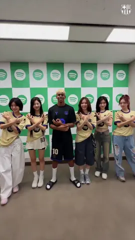 😂 Los jugadores del Barça, con las integrantes del grupo surcoreano @ITZY  #itzy #itzyofficial #lamineyamal #fcbarcelona #fcb 