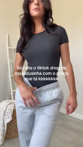 Blusinha de compressão perfeita pra treinar/dia a dia baratinha no tiktok shop #tiktokshop #comprinhastiktokshop #blusinha #modafeminina #compras 