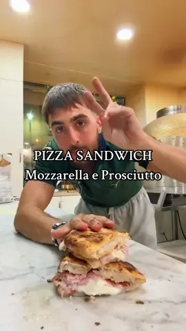 Fin de service d’hier fratello, on s’est fait un sandwich Mozzarella e Prosciutto avec la pâte à pizza 🤌🏽🍕 MAMMA MIA CHE BONTA 😍 #sandwich #pizza #italianfood #pourtoi #cuisine #cook #fyp 