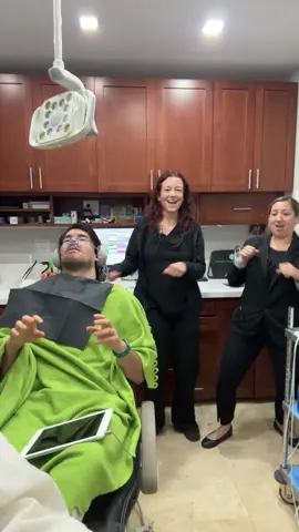 Germán antes de operarse con las dentistas lol 🦷