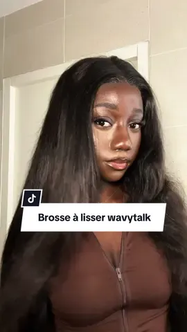 Cette brosse c’est un gain de temps pour toutes les flemmardes ! Et elle ne crame pas les cheveux 💕 #tiktokshop #wavytalk #bonplantiktok #brosselissante 