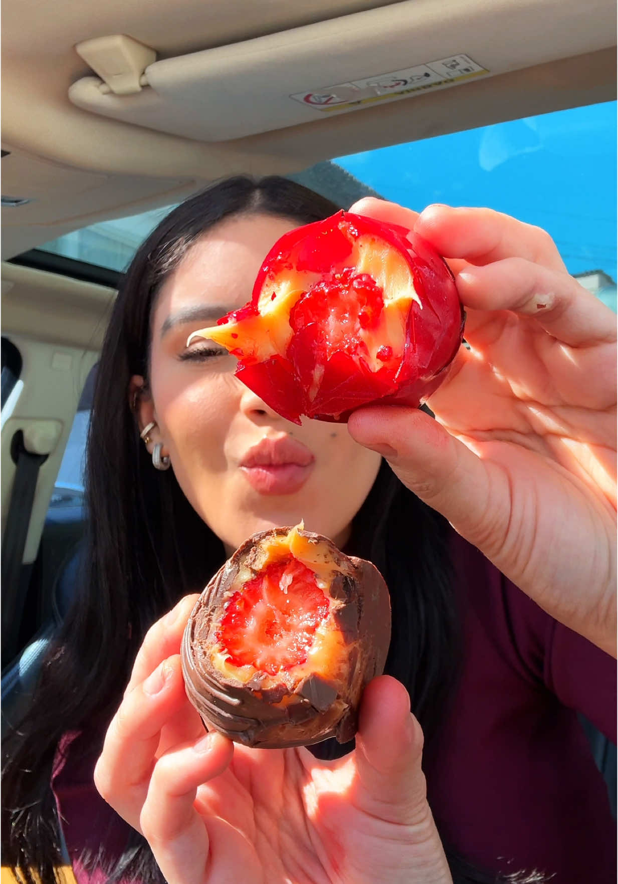 BOMBOM DE MORANGO OU MORANGO DO AMOR?
