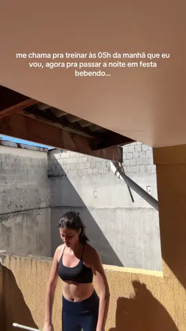 treinando com galão de álcool no horário de almoço do trabalho, vida de clt 🥳🥳🥳🥳