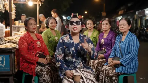 Kombinasi daster dan kacamata anti badai, nenek udah siap kirim cuma buat kamu kids. Yuk dipindahin ke rumah kamu sekarang juga~😉😁 #ai #veo3 #katakata #viral #fyp #katakatalucu #lucu #katakatahariinikids #senyuminaajaaa 