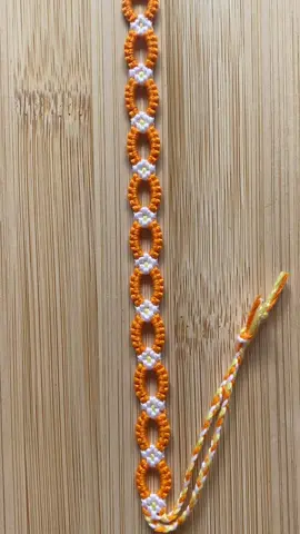 daisy chains are one of my most viral bracelets and i understand why cause i love this pattern! making daisy chains part 24! #foryoupage #fyp #braceletbook #friendshipbracelets #Summer #daisychains 