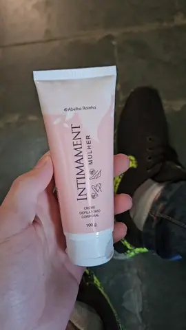 ✨ Pele lisinha e macia sem sofrimento? Com o Creme Depilatório Abelha Rainha, você remove os pelos de forma rápida, prática e sem dor! 🌼 Fórmula suave, ideal para todos os tipos de pele ⚡ Ação rápida: pele lisinha em poucos minutos 💧 Hidrata enquanto depila Diga adeus aos pelos indesejados e sinta sua pele renovada! 📦 Peça já o seu e aproveite esse cuidado especial com você 💛