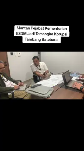 Kejaksaan Tinggi (Kejati) Bengkulu melalui Bidang Tindak Pidana Khusus menetapkan mantan Direktur Teknik dan Lingkungan Ditjen Minerba Kementerian ESDM, Sunindyo Suryo Herdadi yang sebelumnya adalah Inspektur Tambang pada April 2022, sebagai tersangka kesembilan pada kasus dugaan korupsi produksi dan eksplorasi pertambangan milik PT Ratu Samban Mining (RSM). Penetapan ini dilakukan setelah pemeriksaan yang dilakukan pada 31 Juli 2025.  Kapuspenkum Kejaksaan Agung, Anang Supriatna didampingi Kasi Penkum Kejati Bengkulu. Ristianti Abdriani dan Kabid Hubaga Syaiful mengatakan, penyidik Kejati Bengkulu bertempat di Gedung Bundar Pidsus Kejagung RI telah menetapkan tersangka baru dalam kasus Tipikor Pertambangan yang telah merugikan Rp 500 Miliar. “Penyidik Kejati Bengkulu telah menetapkan tersangka inisial SSH dalam perkara dugaan tindak pidana korupsi tambang batu bara,” ungkap Anang. Anang menambahkan, Sunindyo juga pernah menjabat sebagai Kepala Inspektur Tambang pada Kementerian ESDM periode April 2022 sampai Juli 2024. Sunindyo dengan jabatannya memiliki kewenangan untuk mengevaluasi pengajuan persetujuan Rencana Kegiatan Anggaran Biaya (RKAB) Tahun 2023 yang diajukan oleh PT RSM terhadap Izin Usaha Pertambangan (IUP) Nomor 348 sebagai syarat untuk operasi produks. 