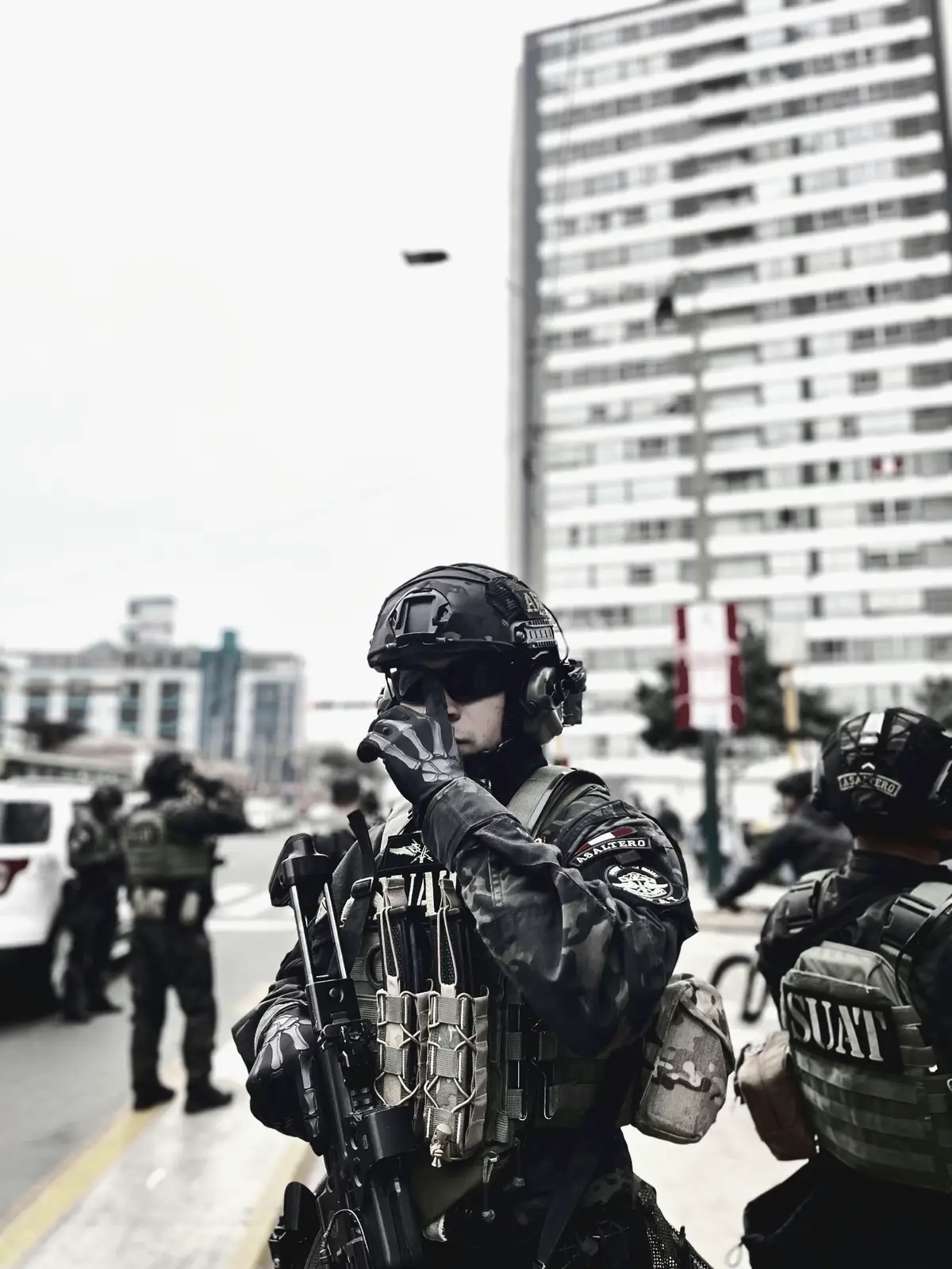 ESPECILISTAS 🇵🇪 . . . . . #paratiiiiiiiiiiiiiiiiiiiiiiiiiiiiiii #fuerzasespeciales #police #specialforces #militari #limaperu #policia #suatpnp #fiestaspatrias #situacionfalsa⚠️ 