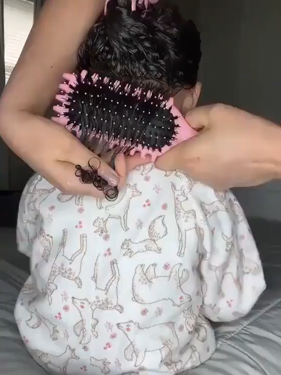 Grab the curl defining brush while it’s 5.99 #curldefining #curlyhair #curly #curls #hairtok #wavyhair #hairhack #dupe #definition #volume #fyp #tiktokshop #tiktok #usa