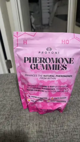 Activa tu poder natural con estas gomitas de feromonas 🍓💘 Aumenta tu confianza, despierta pasiones y deja que la energía hable por ti… ¡Te van a mirar diferente! #PheromoneGummies #Proyoni #GlowUp #AtracciónNatural #FeromonasActivas #ParaTi #Fyp #DailyQueen #CubanaConSabor #creatorsearchinsights 