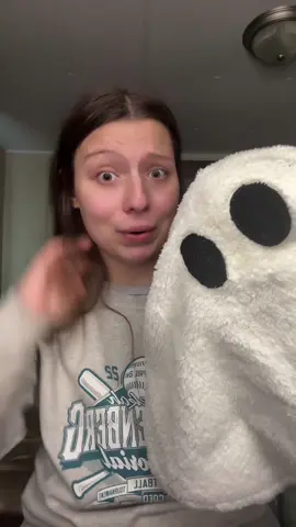 DONT MAKE YOUR GIRL HAVE TO ASK FOR A BOO BASKET THIS YEAR. it’s never too early to start planning for spooky season! This little ghost guy is so cute Im obsessed!  #halloween #boobasket #boobasketideas #fall #falldecor 