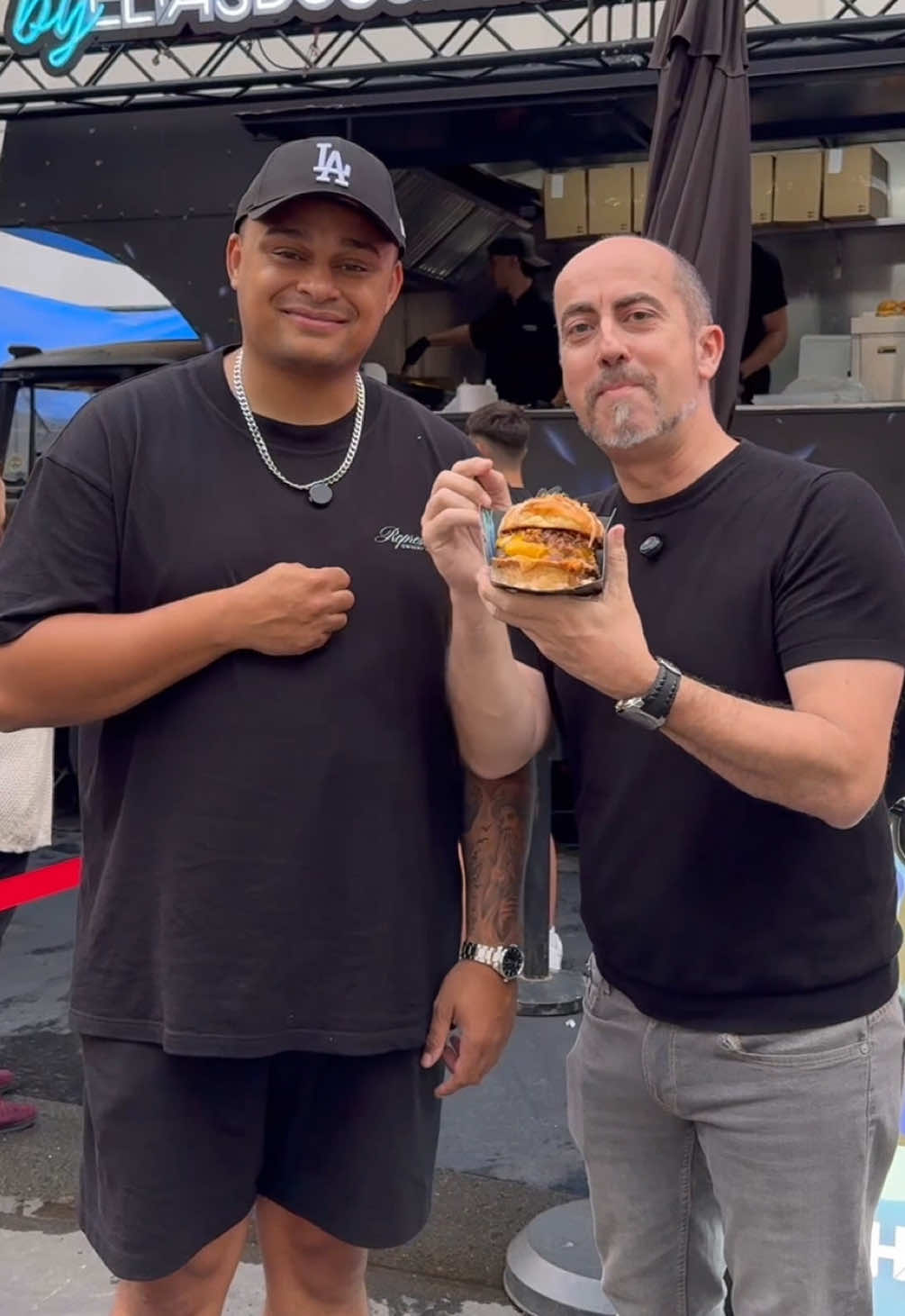 Aperitivo fácil para el verano!😋👌🏻 Seguimos con mucho calor y lo que más apetece este veranito con son recetas sencillas, fáciles y fresquitas. Por supuesto, también irte a eventos tan top como @thechampionsburger donde podrás disfrutar con los tuyos de las mejores hamburguesas del país con un ambientazo espectacular. No te lo pienses más y date un salto al BEC (pabellón número3) de Barakaldo hasta el 10 de agosto y verás que planazo mas bueno, ya me lo contarás! Publi.