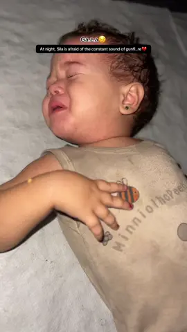 My daughter Sila, born during the w..ar, is afraid 😣💔 Sharing and visit my bio my friends🔗