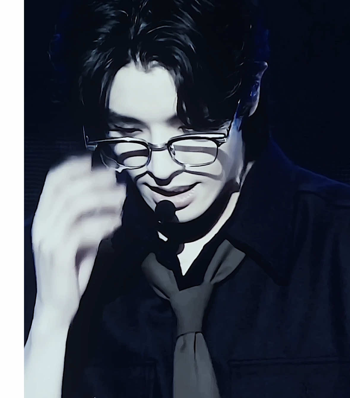 the edit got a bit glitchy just bc my phone couldn’t handle his beauty ;/ #jake #jakeedit #simjaeyun #enhypen #enhypenedit #vsphani #foryou 