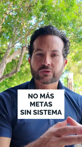 ¿Estás persiguiendo metas o construyendo sistemas? Las metas te inspiran, pero los sistemas te transforman. No se trata solo de querer escribir un libro, perder peso o ganar más dinero, sino de crear un hábito diario que lo haga inevitable. Es ahí donde ocurre el verdadero cambio: cuando dejas de enfocarte en el resultado y comienzas a dominar el proceso. Tus sistemas definen tu éxito. ¿Ya diseñaste el tuyo?