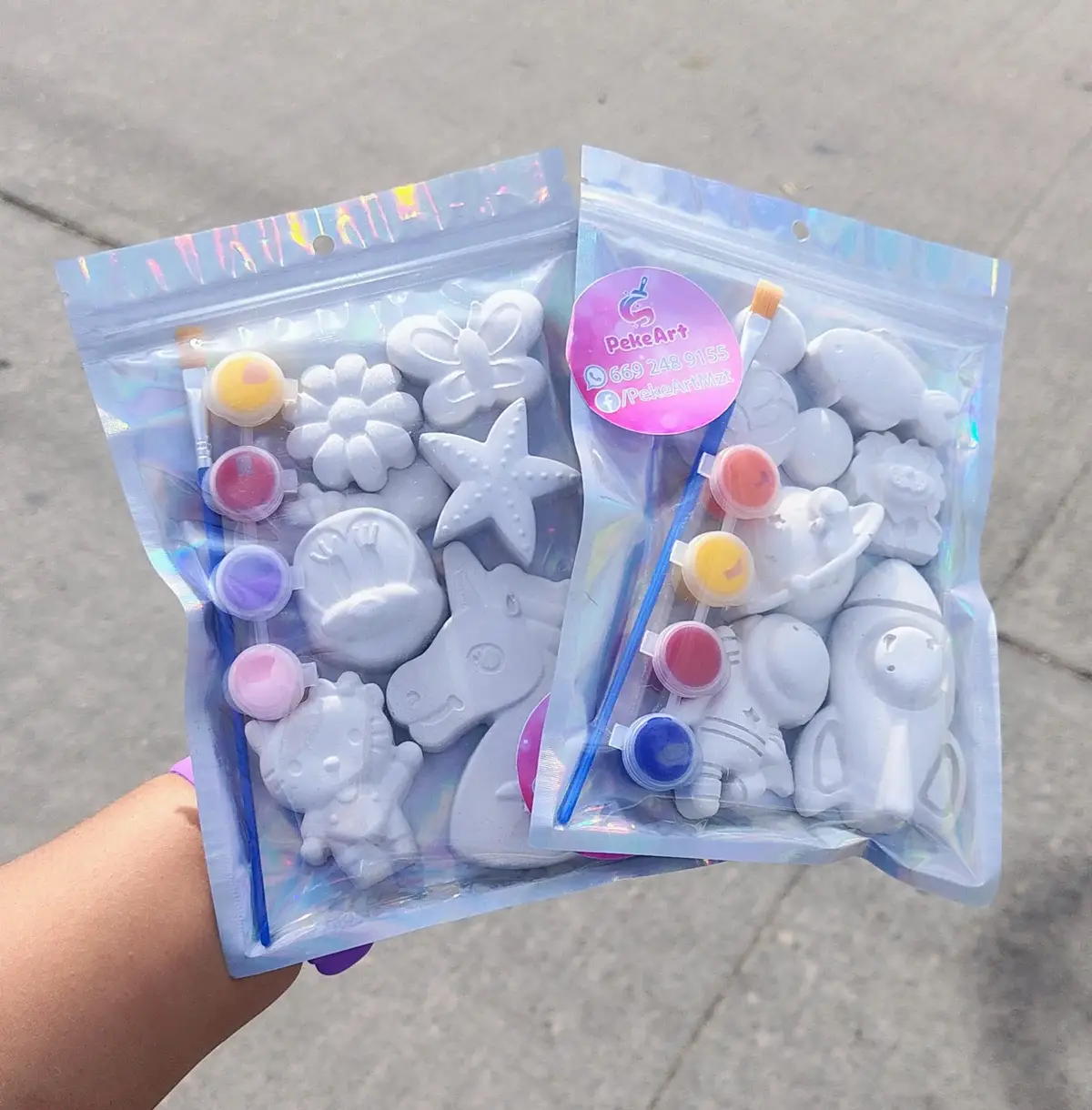 En este lindo y más pedido kit de yesitos se incluyen 6 yesitos varios, 4 pinturitas y 1 pincel grande 🎨 todo en una linda bolsita que es facil de llevar, ideales para recuerditos y regalos en las fiestas. #pintar #figuras #miniyesitos #emprendimiento #fiestas #cumpleaños #bolsaderegalo 